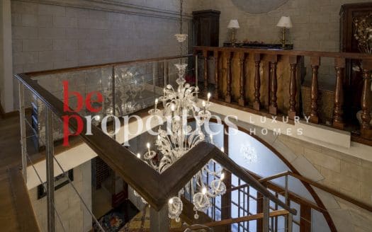 Iglesia vivienda única en la zona