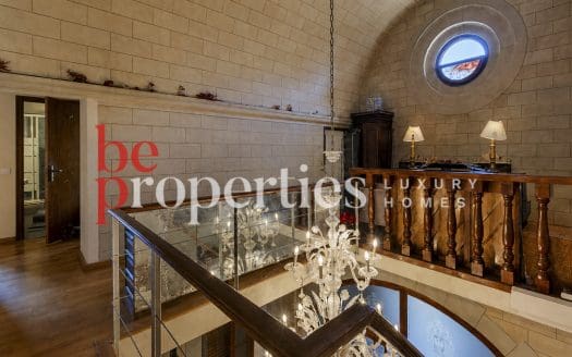 Iglesia vivienda única en la zona