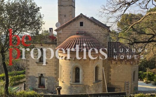 Iglesia vivienda única en la zona