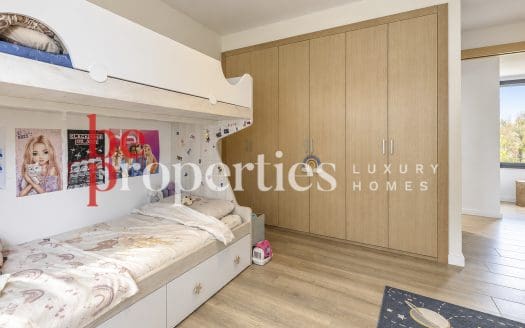 Casa de diseño semi nueva