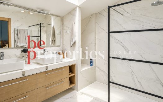 Casa de diseño semi nueva