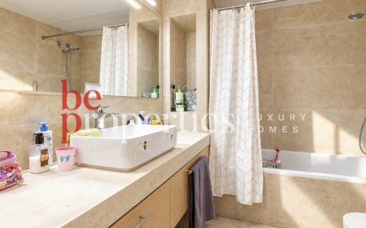 Casa de diseño semi nueva