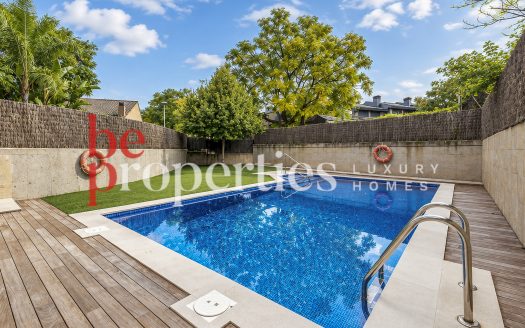 Casa de diseño semi nueva