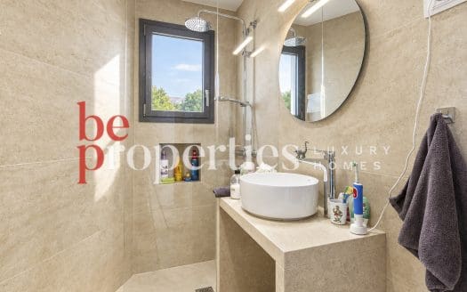 Casa de diseño semi nueva