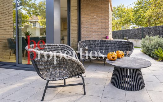 Casa de diseño semi nueva