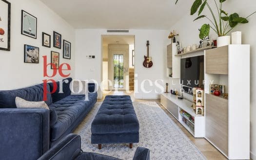 Casa de diseño semi nueva