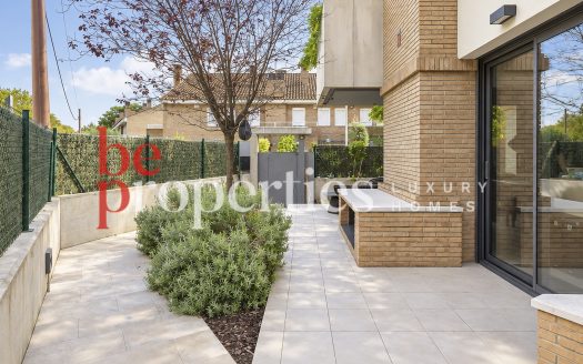 Casa de diseño semi nueva