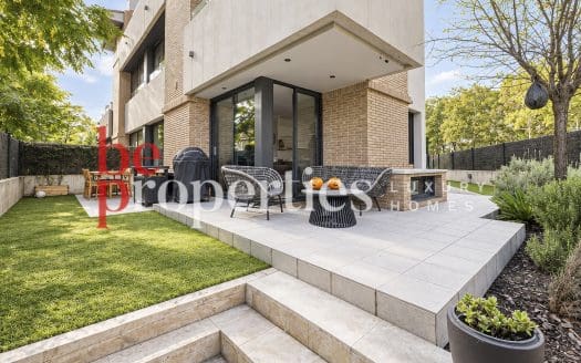 Casa de diseño semi nueva