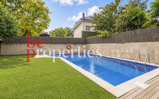 Casa de diseño semi nueva
