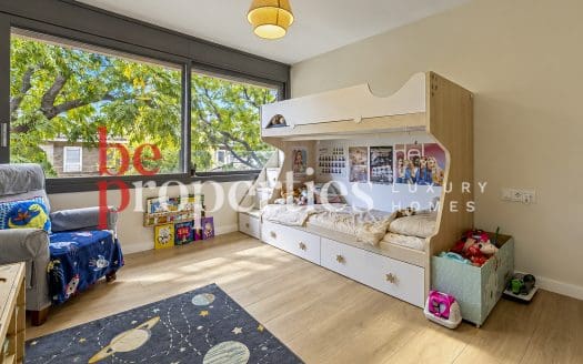Casa de diseño semi nueva