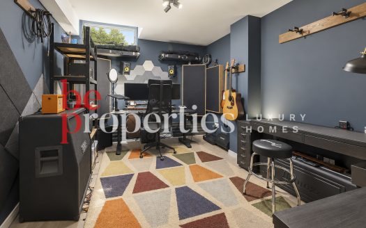 Casa de diseño semi nueva