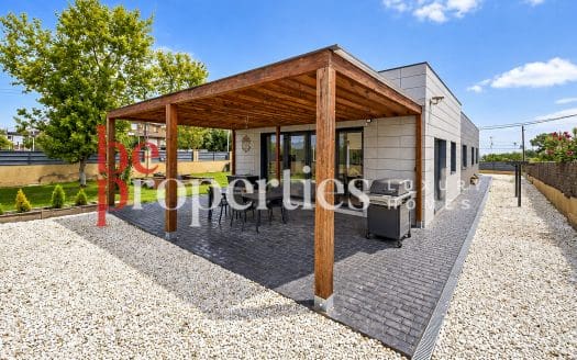 Rubí, casa seminueva en planta