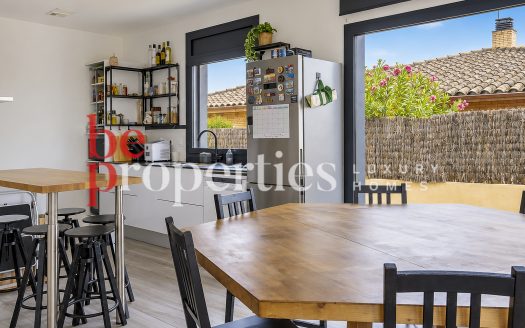 Rubí, casa seminueva en planta