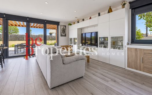Rubí, casa seminueva en planta